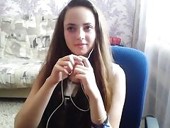 Euro solo webcam girl demonstrates her bootie