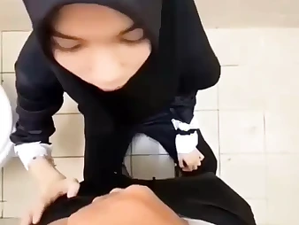 Eighteen Hijab School Nubile Wows in the Naughtiest Way