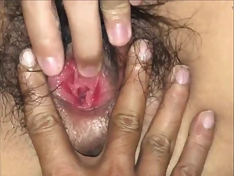 Desi COUGAR Athulata with an increment of her cock-squeezing cooter get plumbed firm fro Sri Lanka